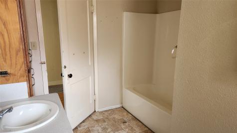 205 N Hubbard Omaha TX 75571