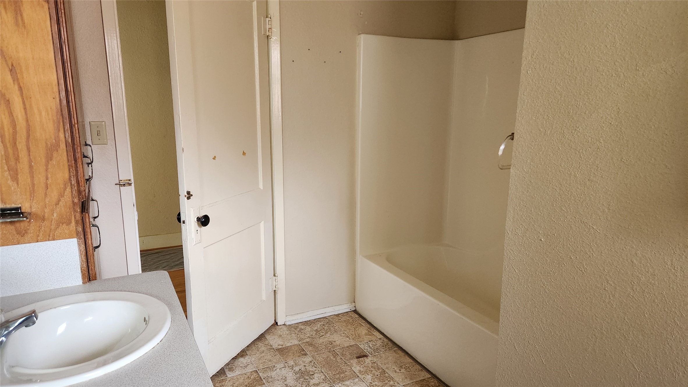 205 N Hubbard Omaha TX 75571