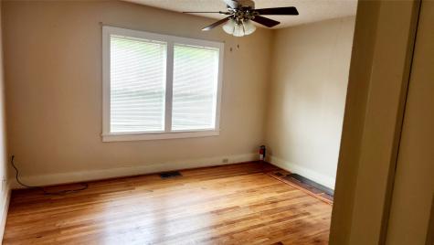 205 N Hubbard Omaha TX 75571