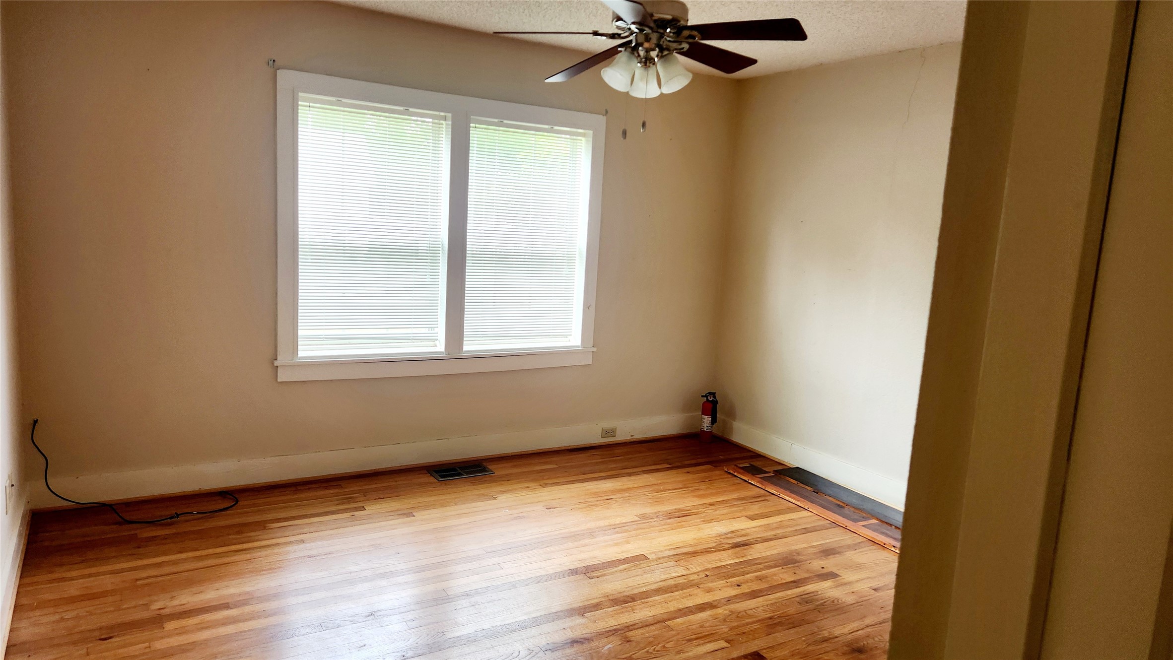 205 N Hubbard Omaha TX 75571
