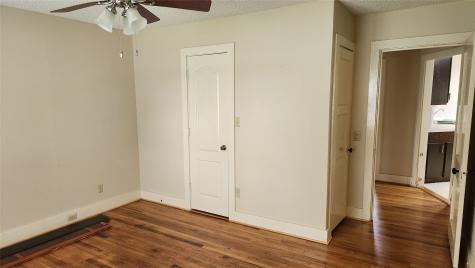 205 N Hubbard Omaha TX 75571