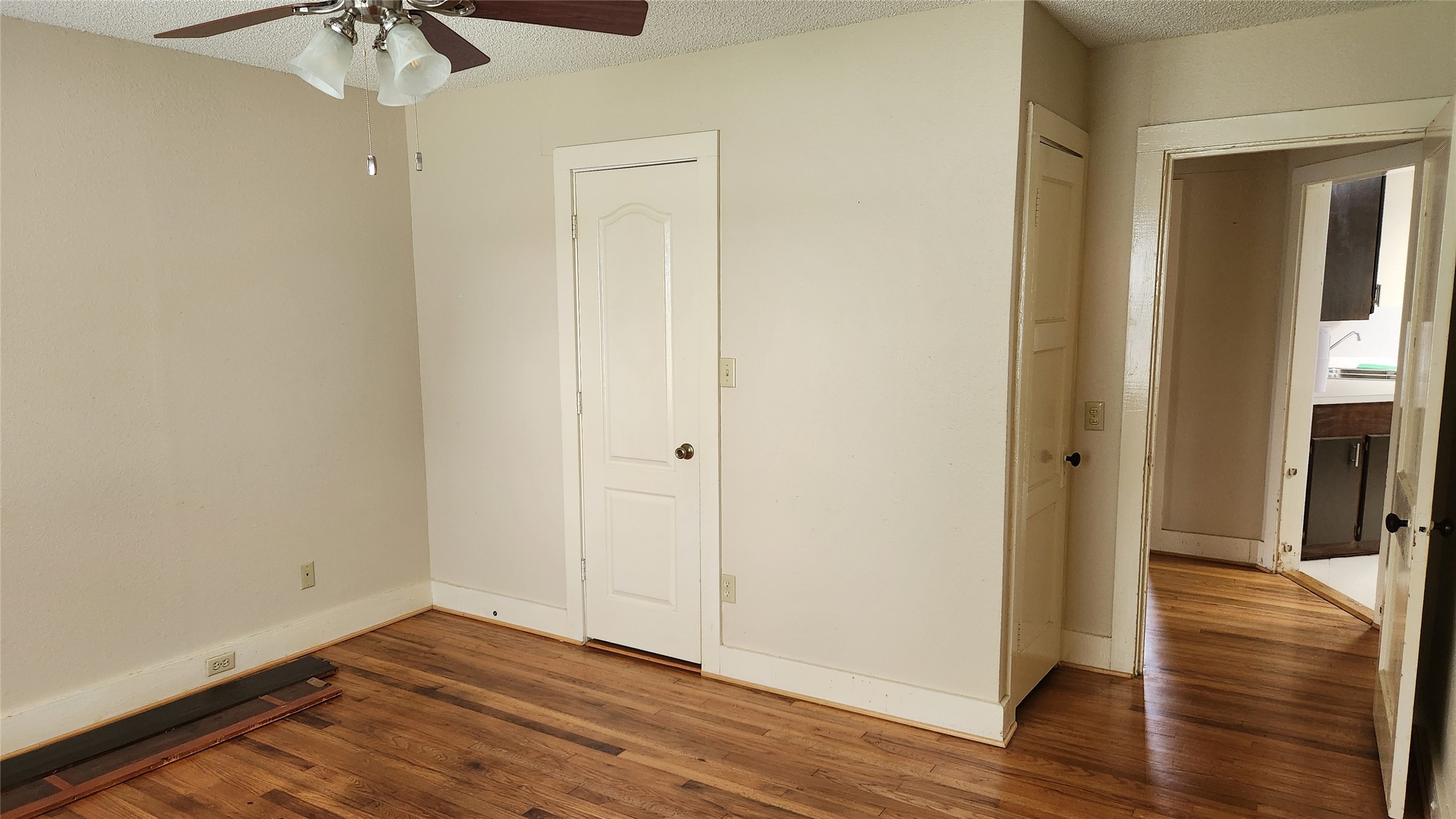 205 N Hubbard Omaha TX 75571