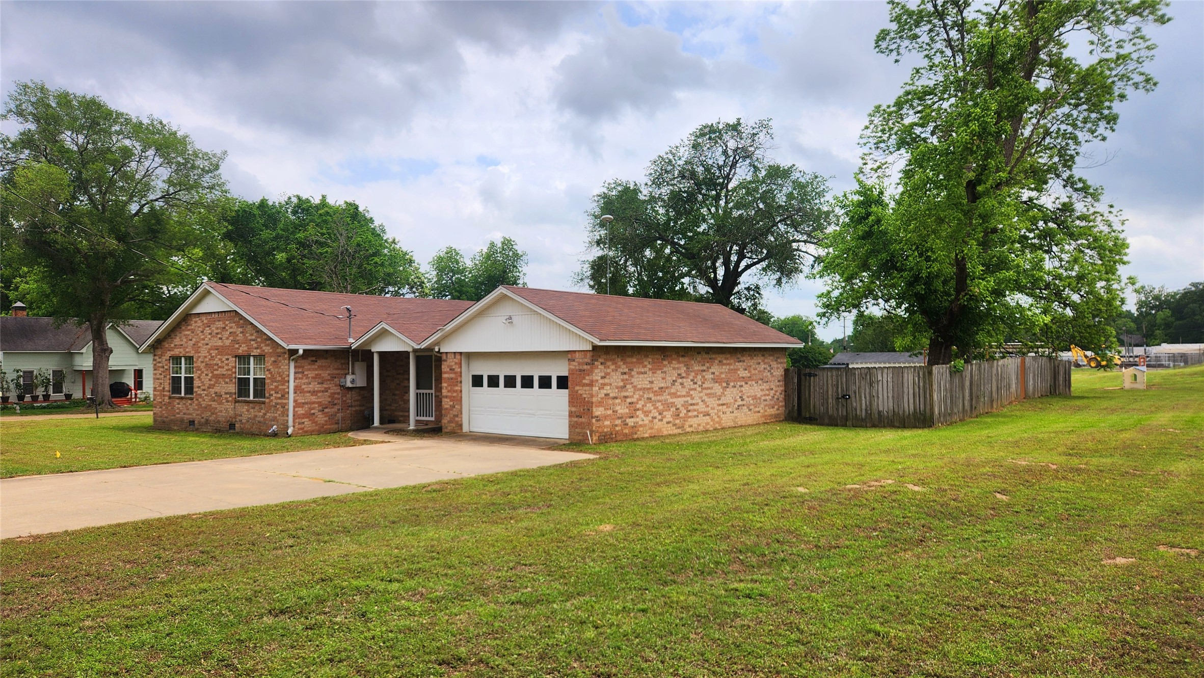 205 N Hubbard Omaha TX 75571