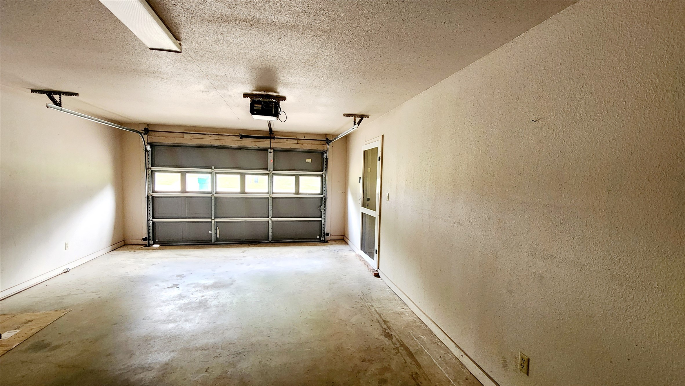 205 N Hubbard Omaha TX 75571