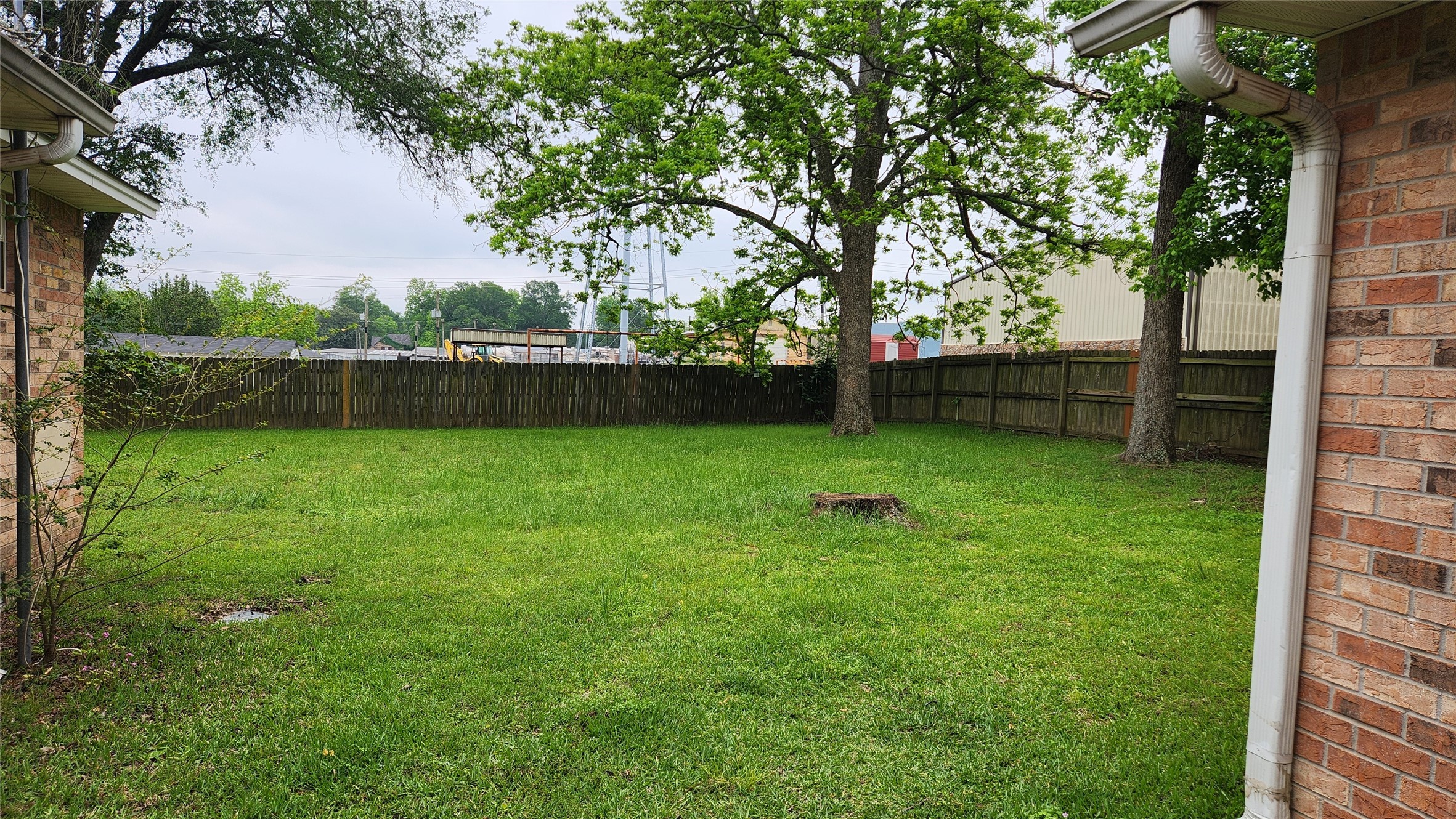 205 N Hubbard Omaha TX 75571
