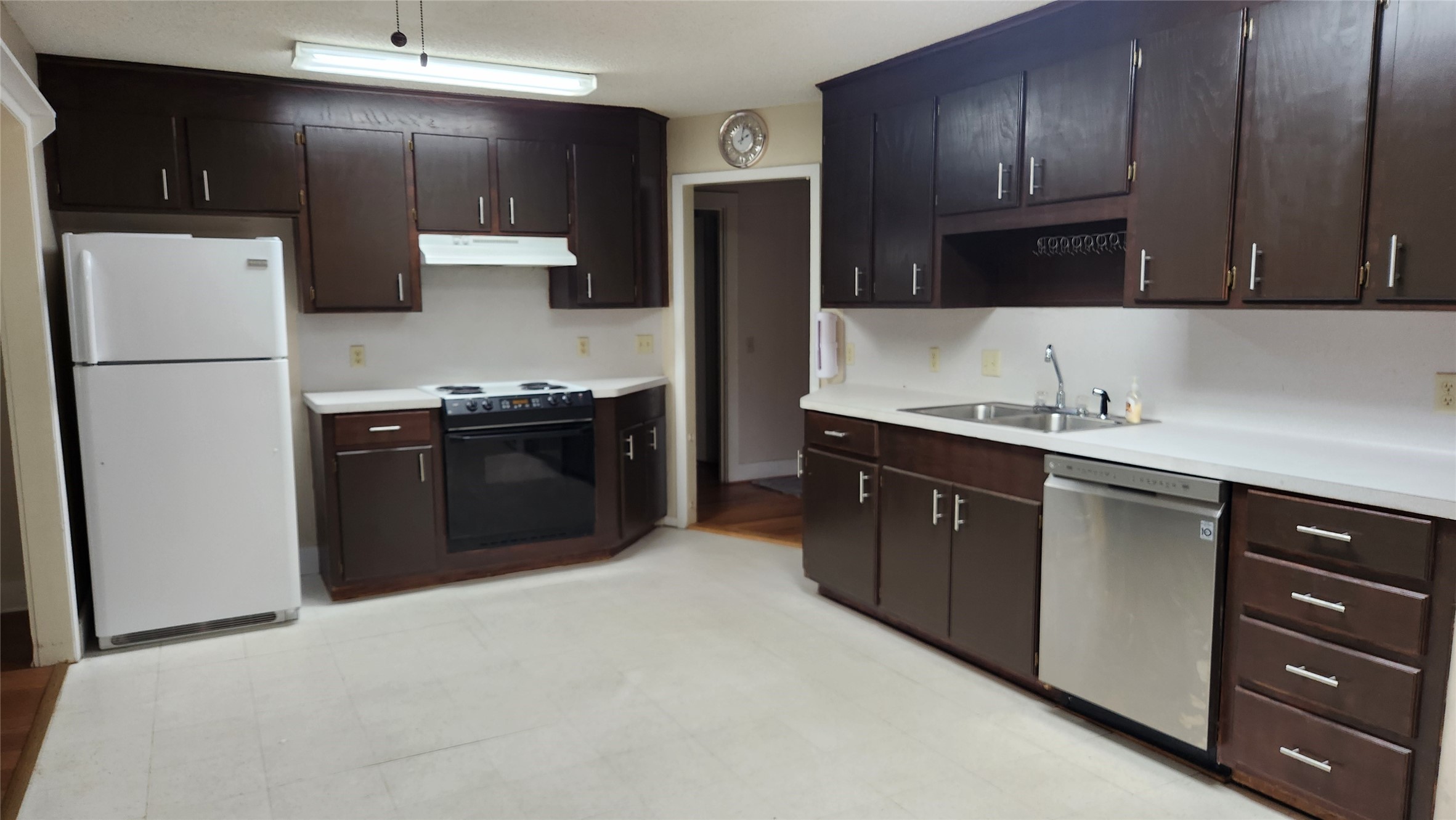 205 N Hubbard Omaha TX 75571