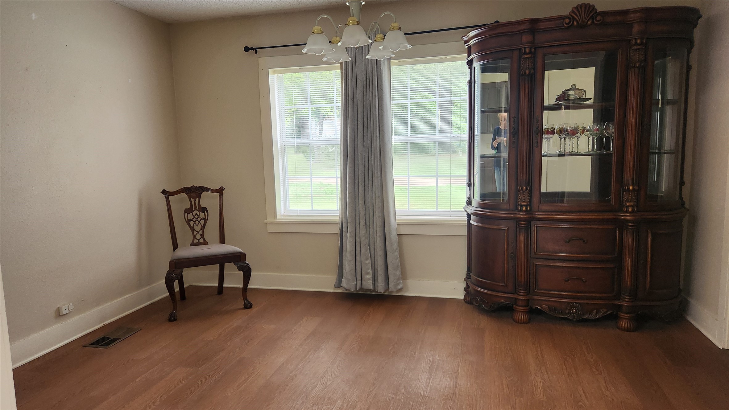 205 N Hubbard Omaha TX 75571