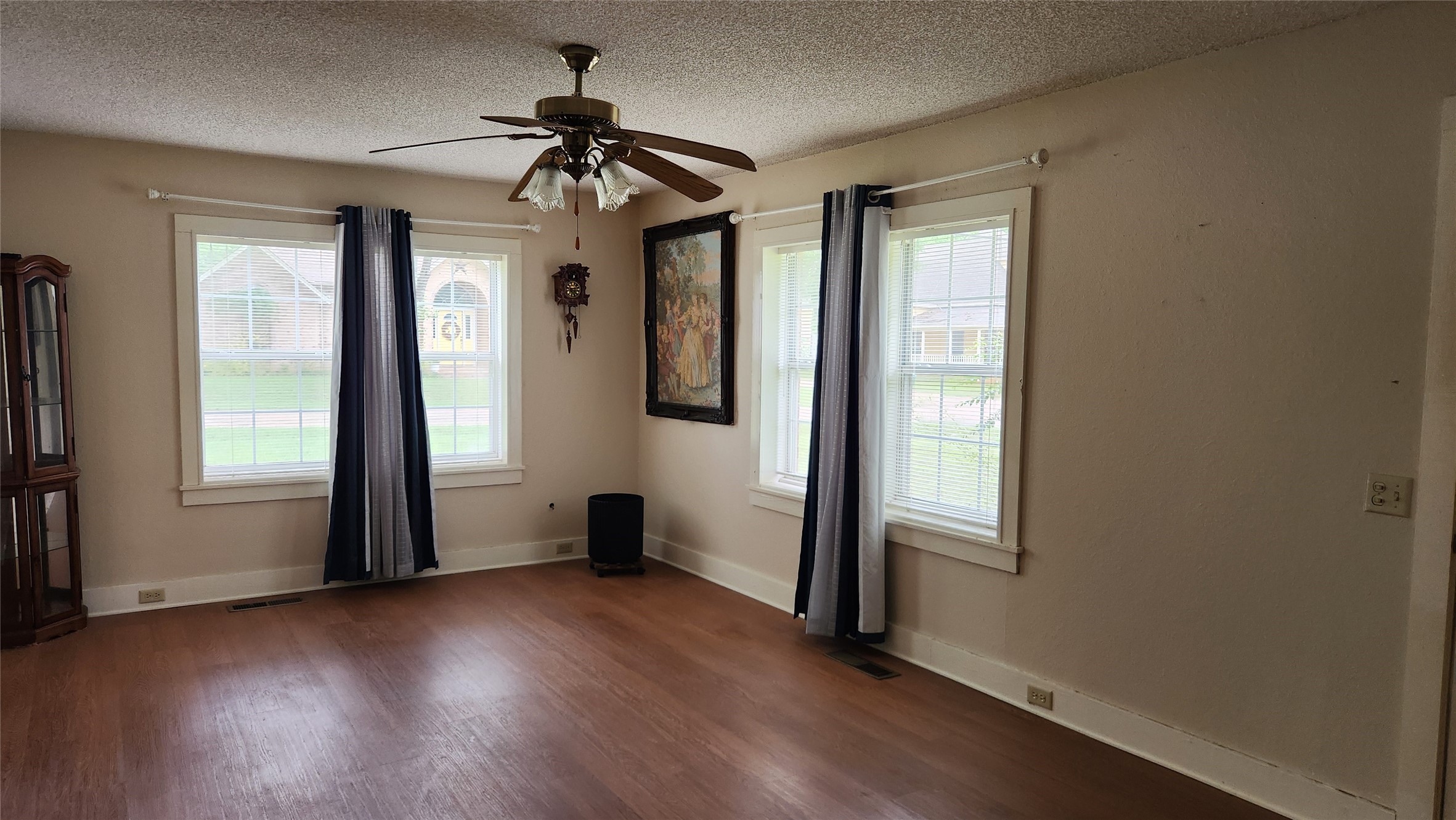 205 N Hubbard Omaha TX 75571