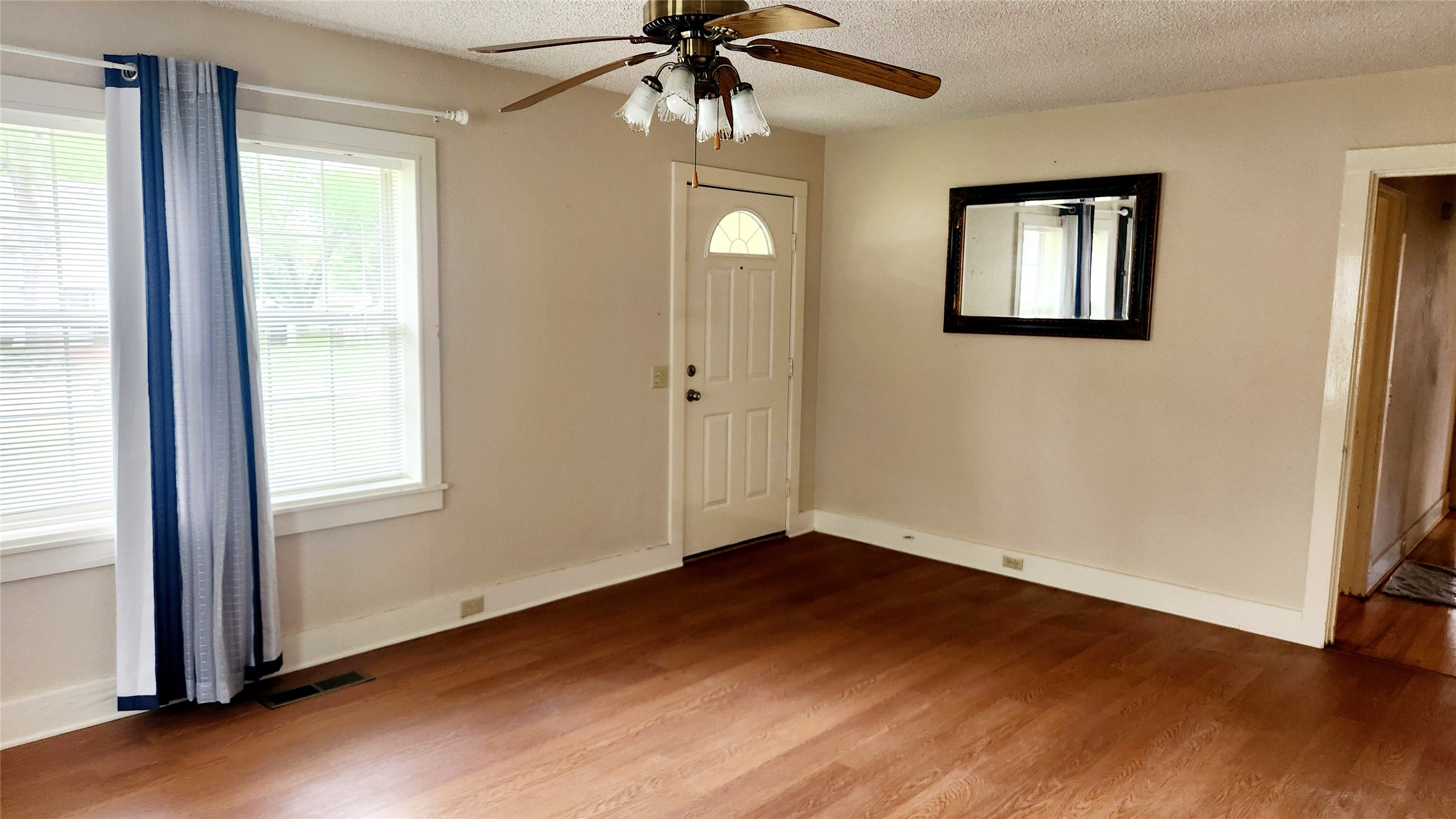 205 N Hubbard Omaha TX 75571