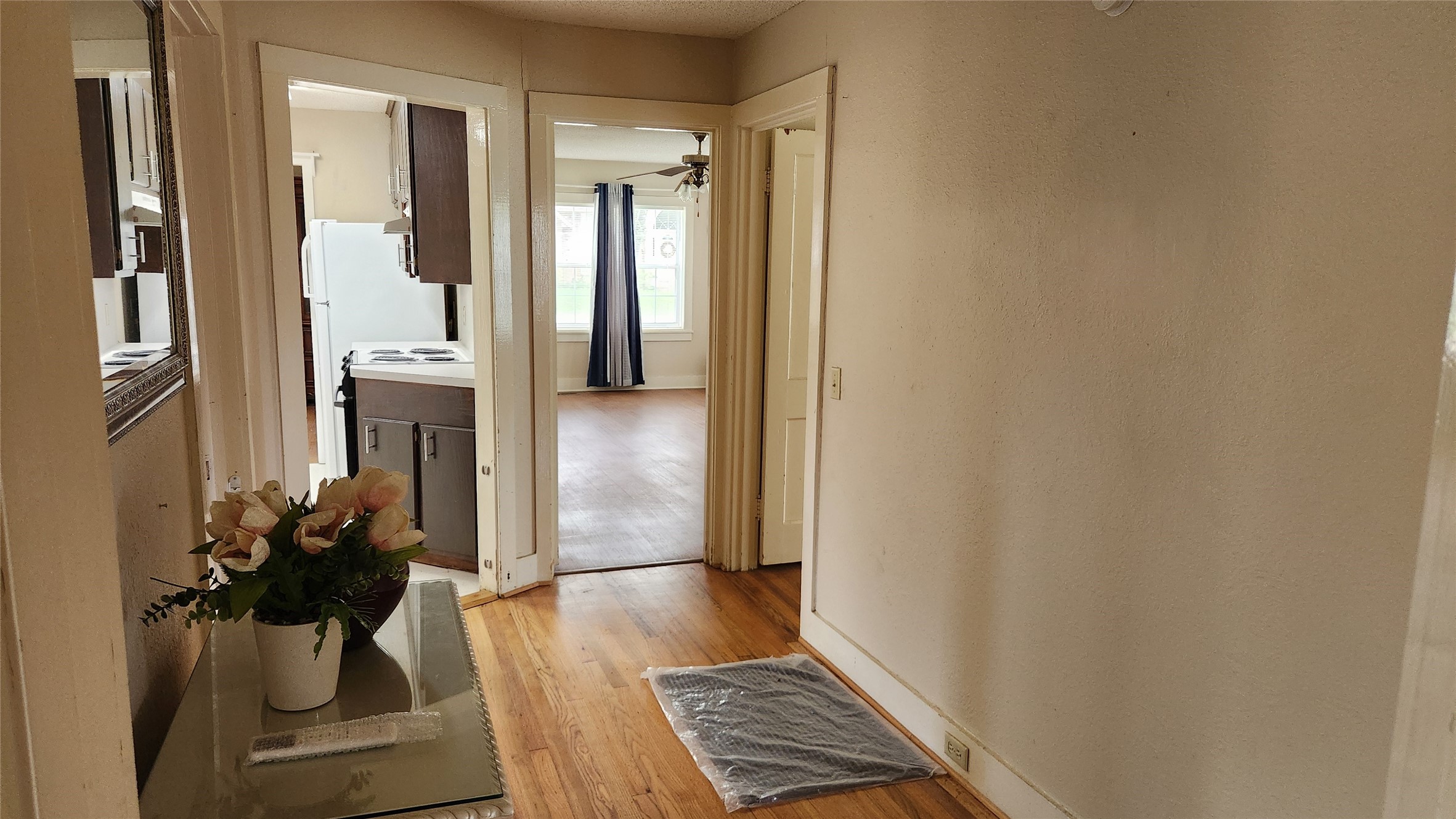 205 N Hubbard Omaha TX 75571