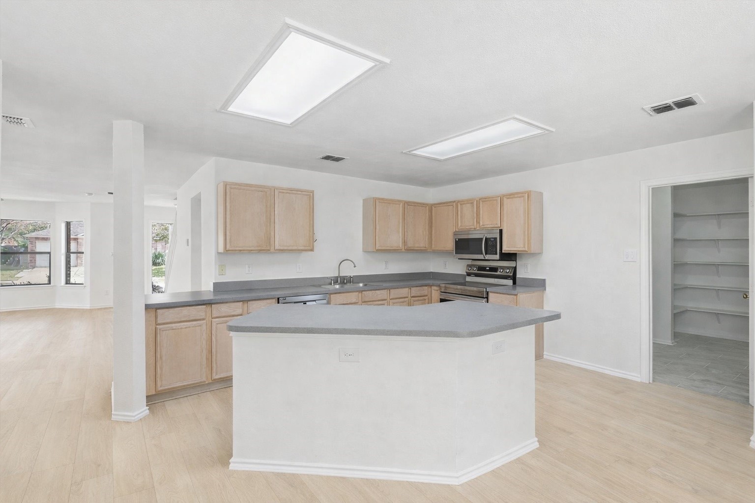 7604 Amsterdam Lane Arlington TX 76002