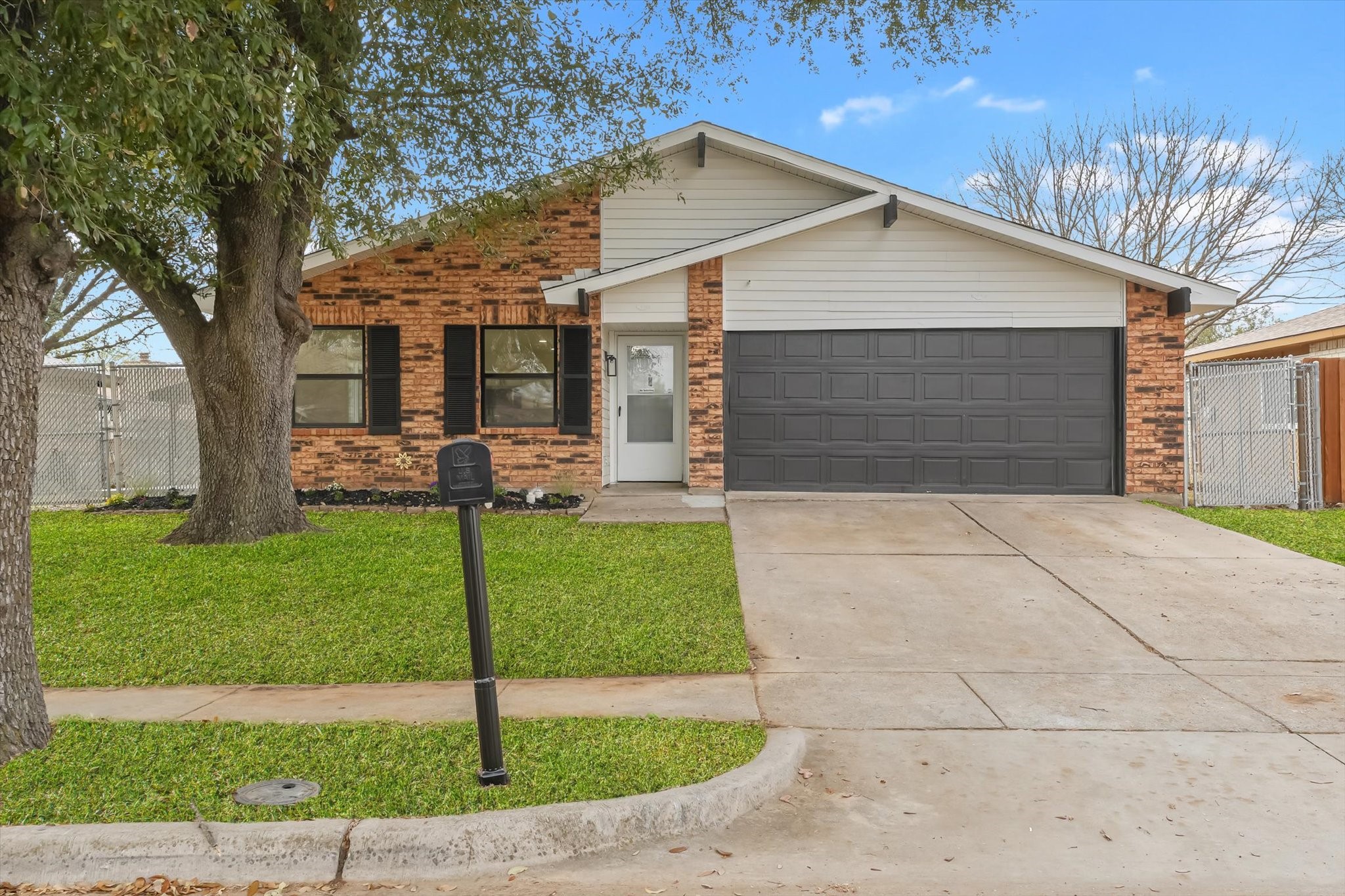 617 Parkvale Lane Grand Prairie TX 75052