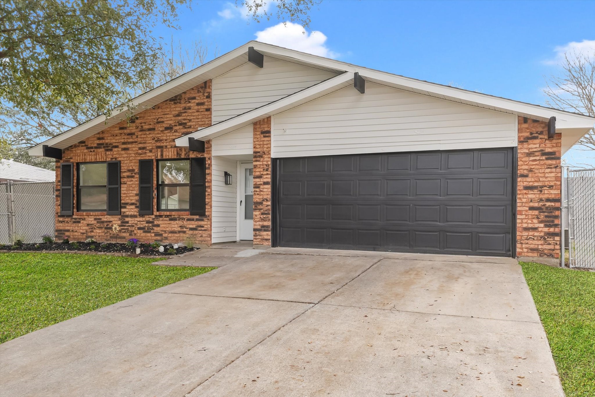 617 Parkvale Lane Grand Prairie TX 75052