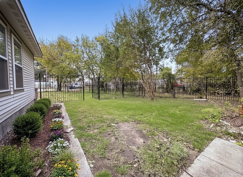 1315 Whitley Drive Dallas TX 75217