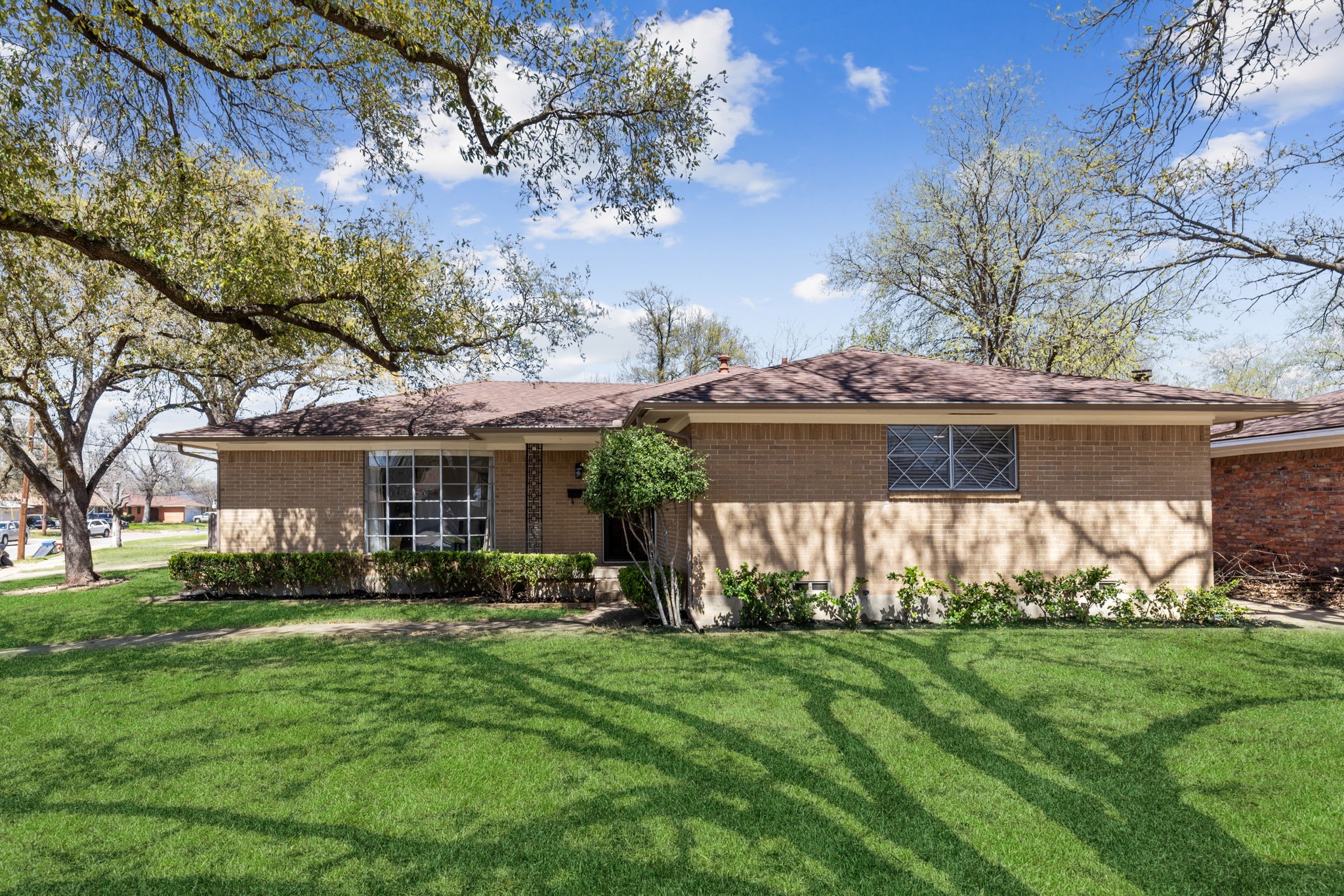 1716 Greendale Drive Dallas TX 75217