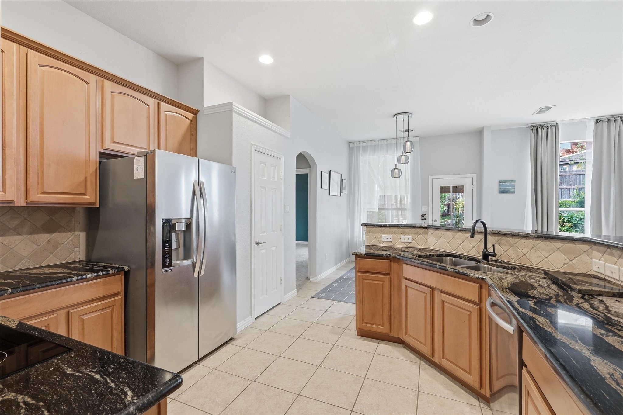 520 E Sandra Lane Grand Prairie TX 75052