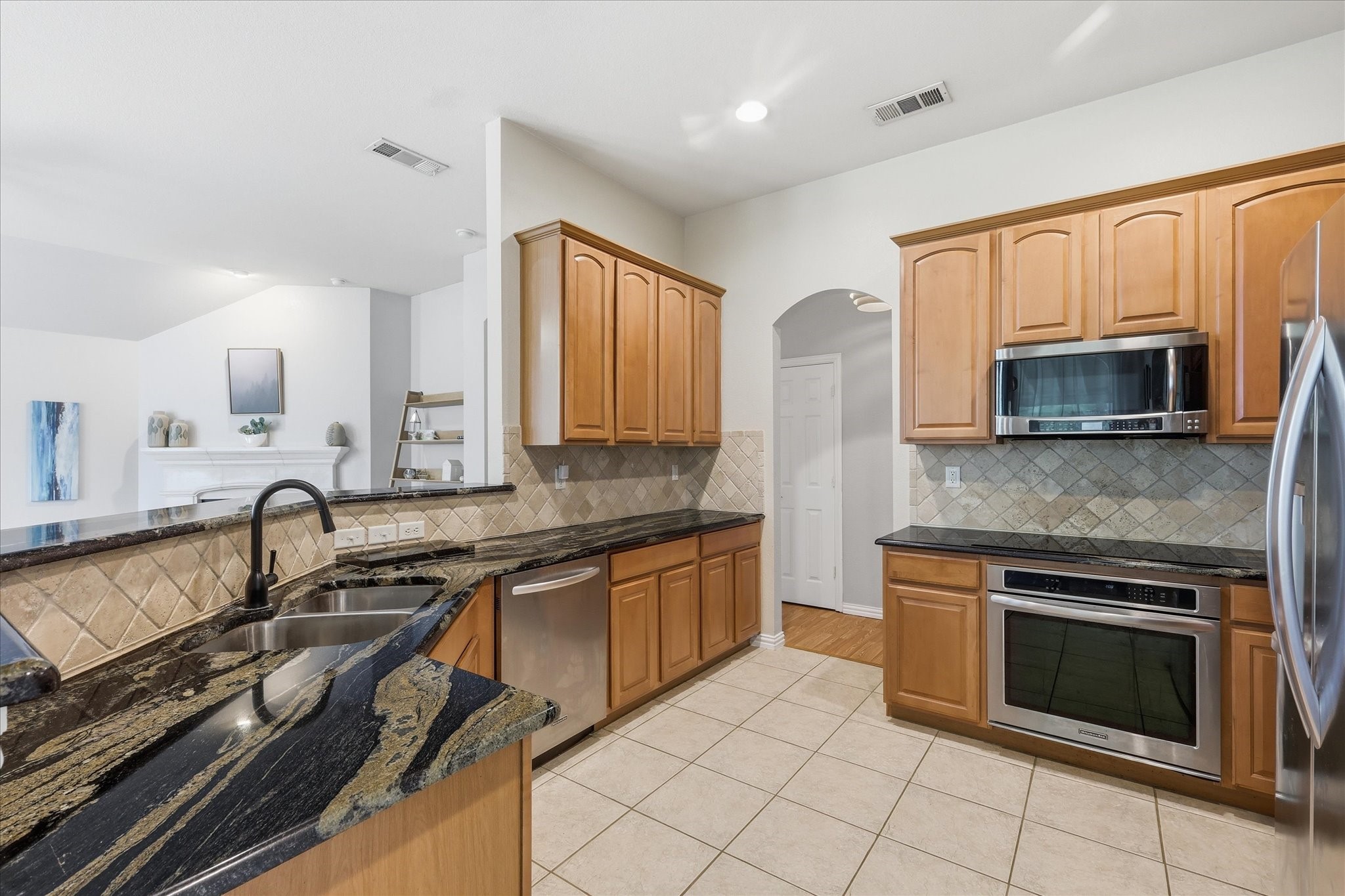 520 E Sandra Lane Grand Prairie TX 75052