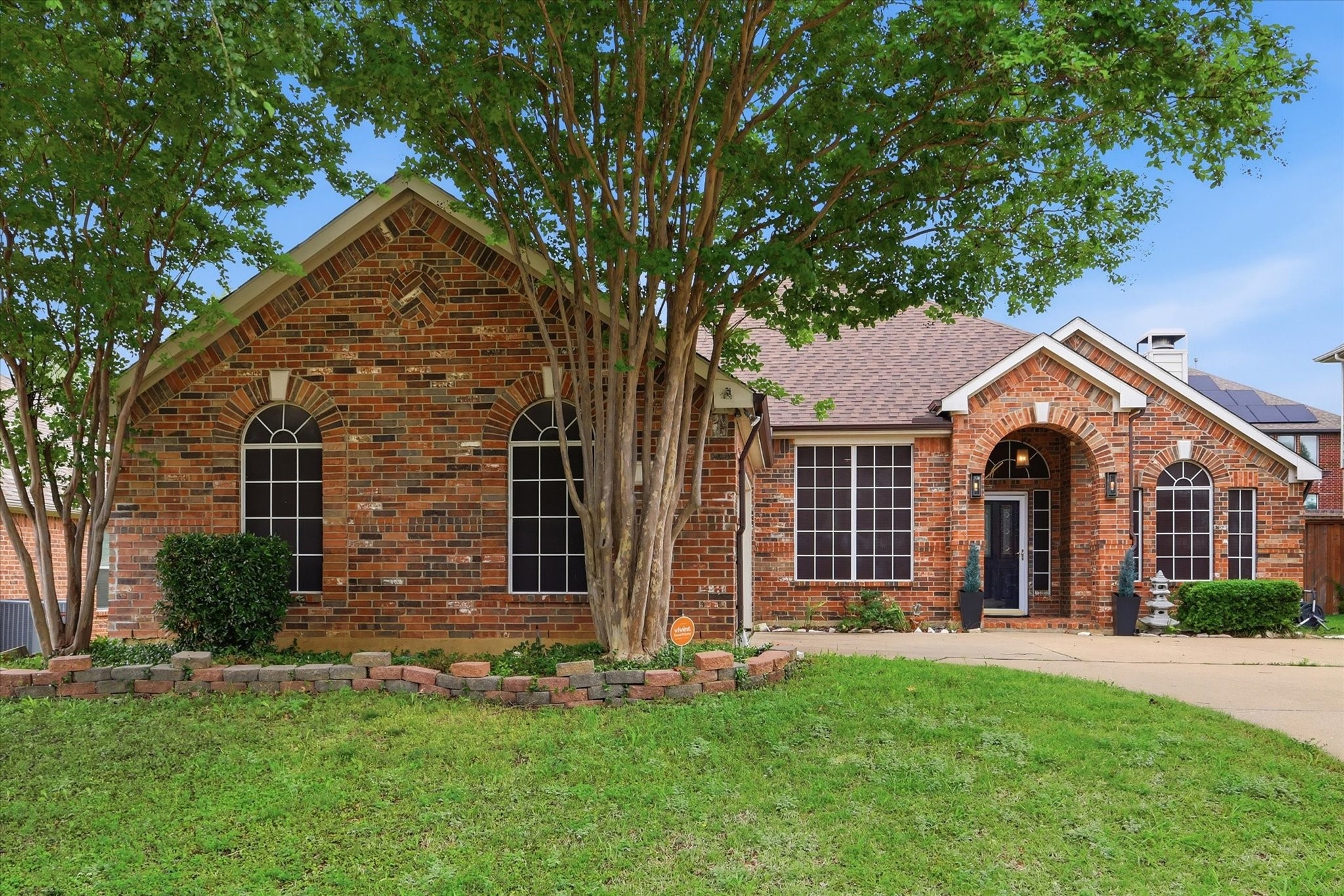 520 E Sandra Lane Grand Prairie TX 75052