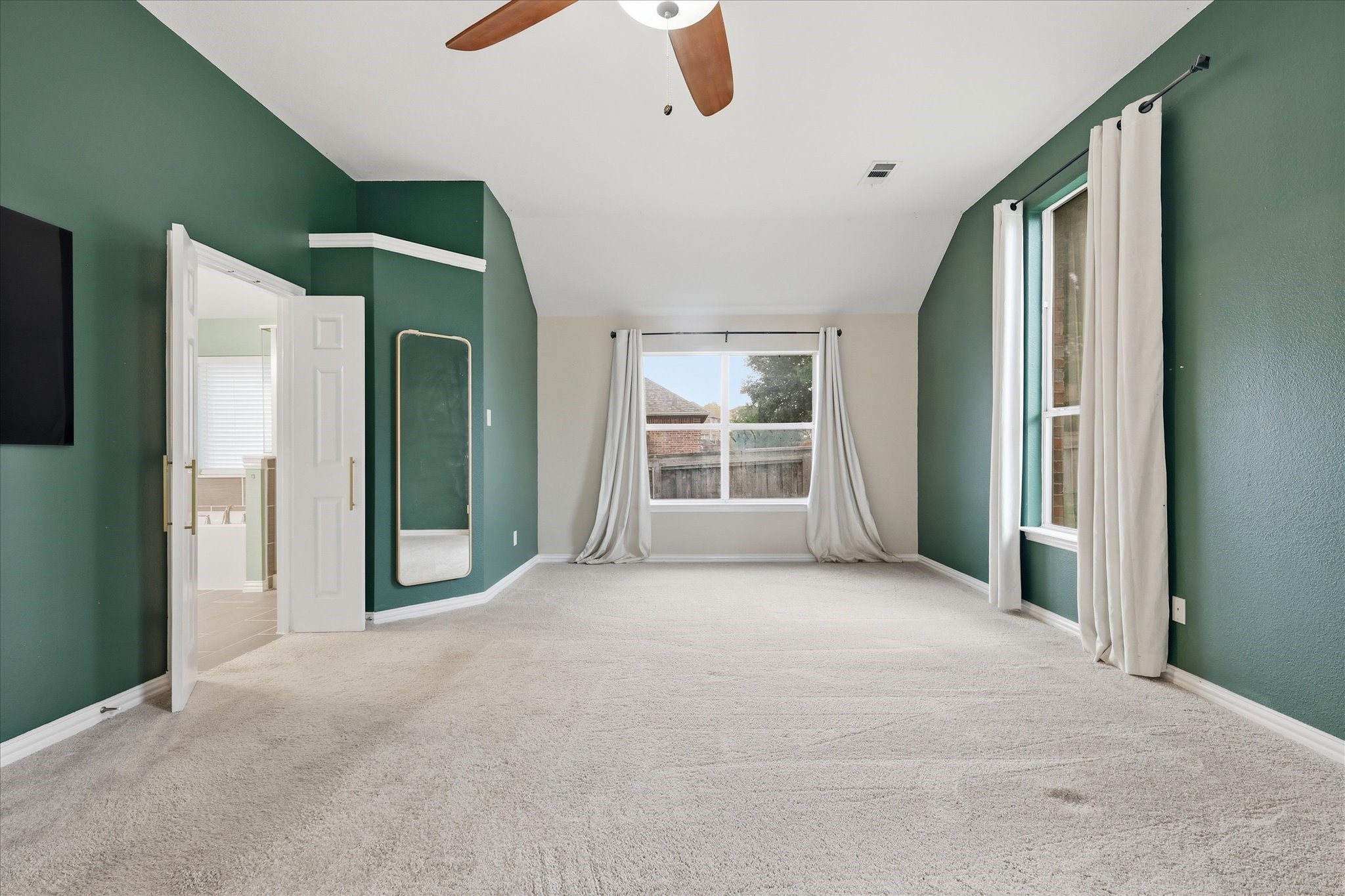 520 E Sandra Lane Grand Prairie TX 75052