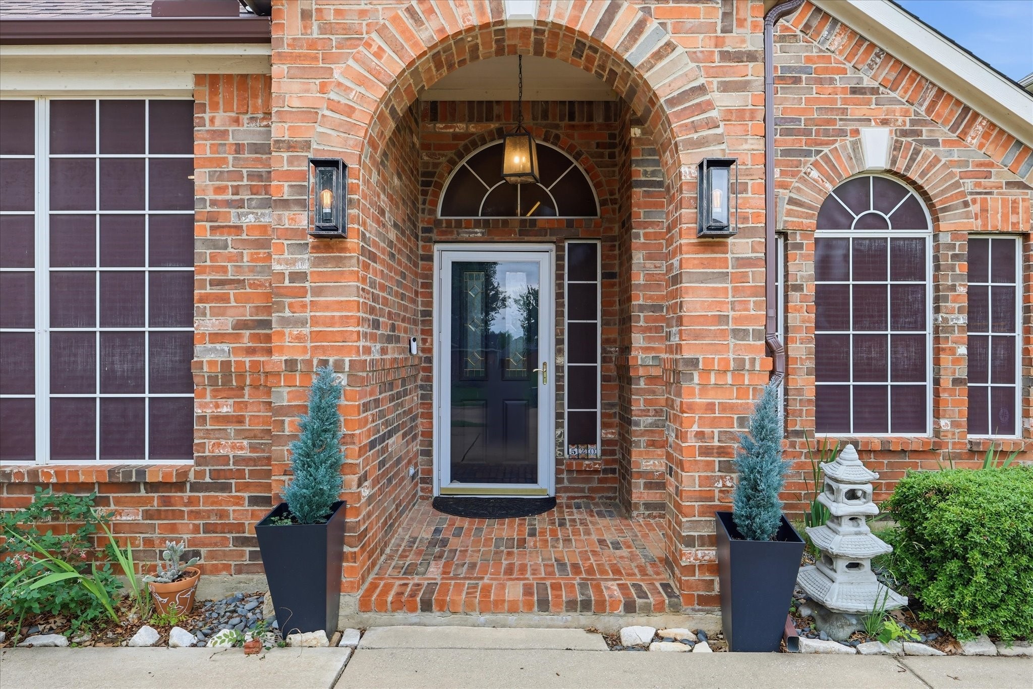 520 E Sandra Lane Grand Prairie TX 75052