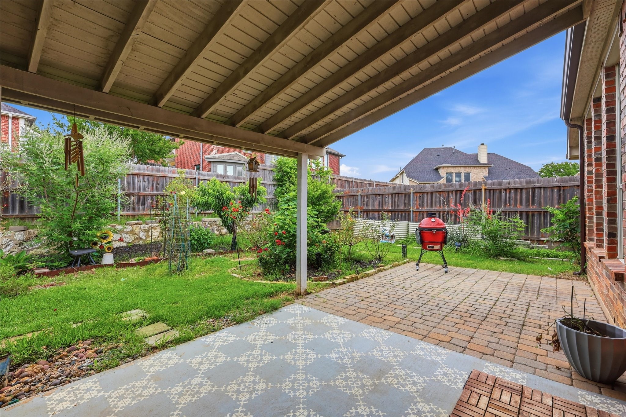 520 E Sandra Lane Grand Prairie TX 75052