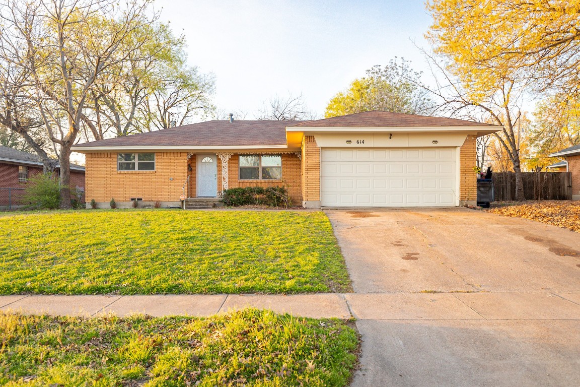 614 Donlee Road Lancaster TX 75134