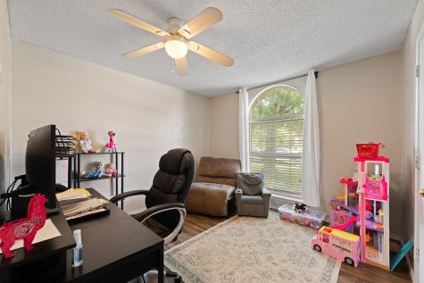1611 Berry Drive Cleburne TX 76033