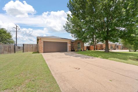 1611 Berry Drive Cleburne TX 76033