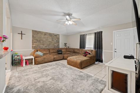 1611 Berry Drive Cleburne TX 76033