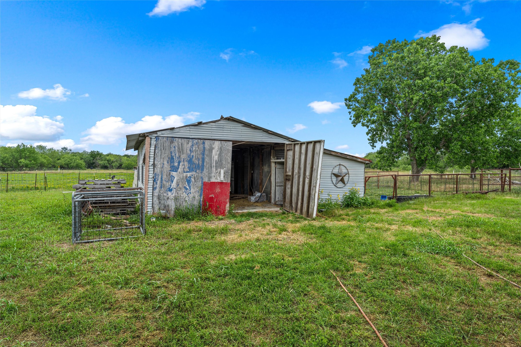2554 State Highway 22 Whitney TX 76692
