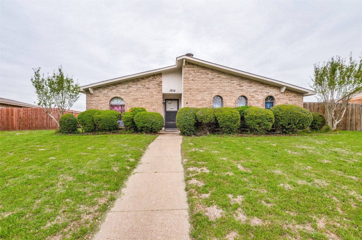 1834 Clark Trail Grand Prairie TX 75052