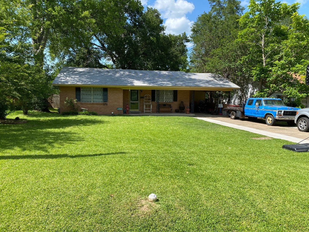1004 W High Street Grand Saline TX 75140