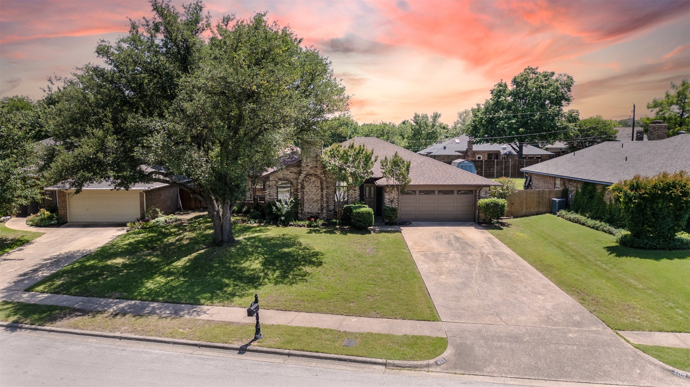 409 Heneretta Drive Hurst TX 76054