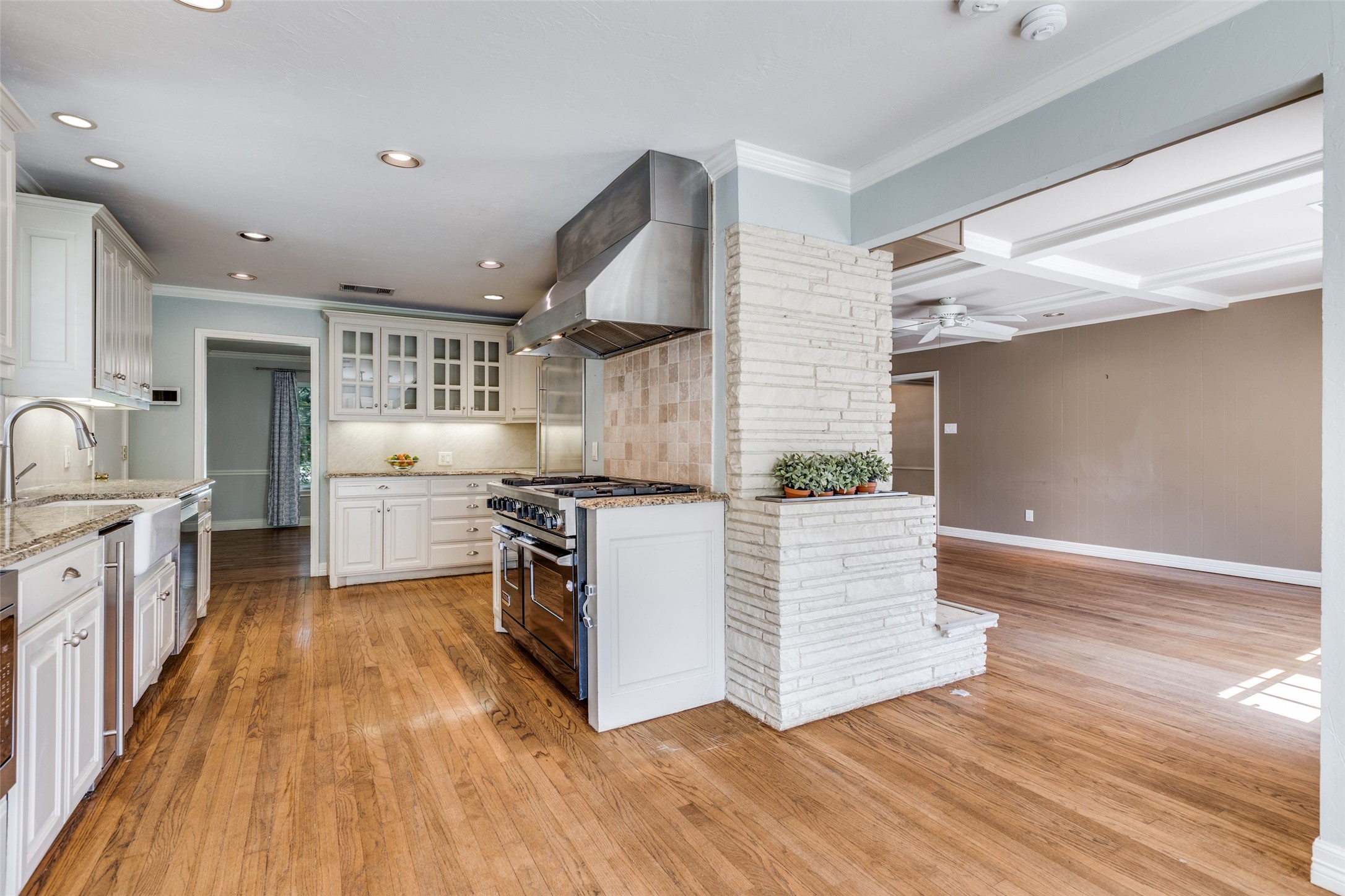 4824 Allencrest Lane Dallas TX 75244