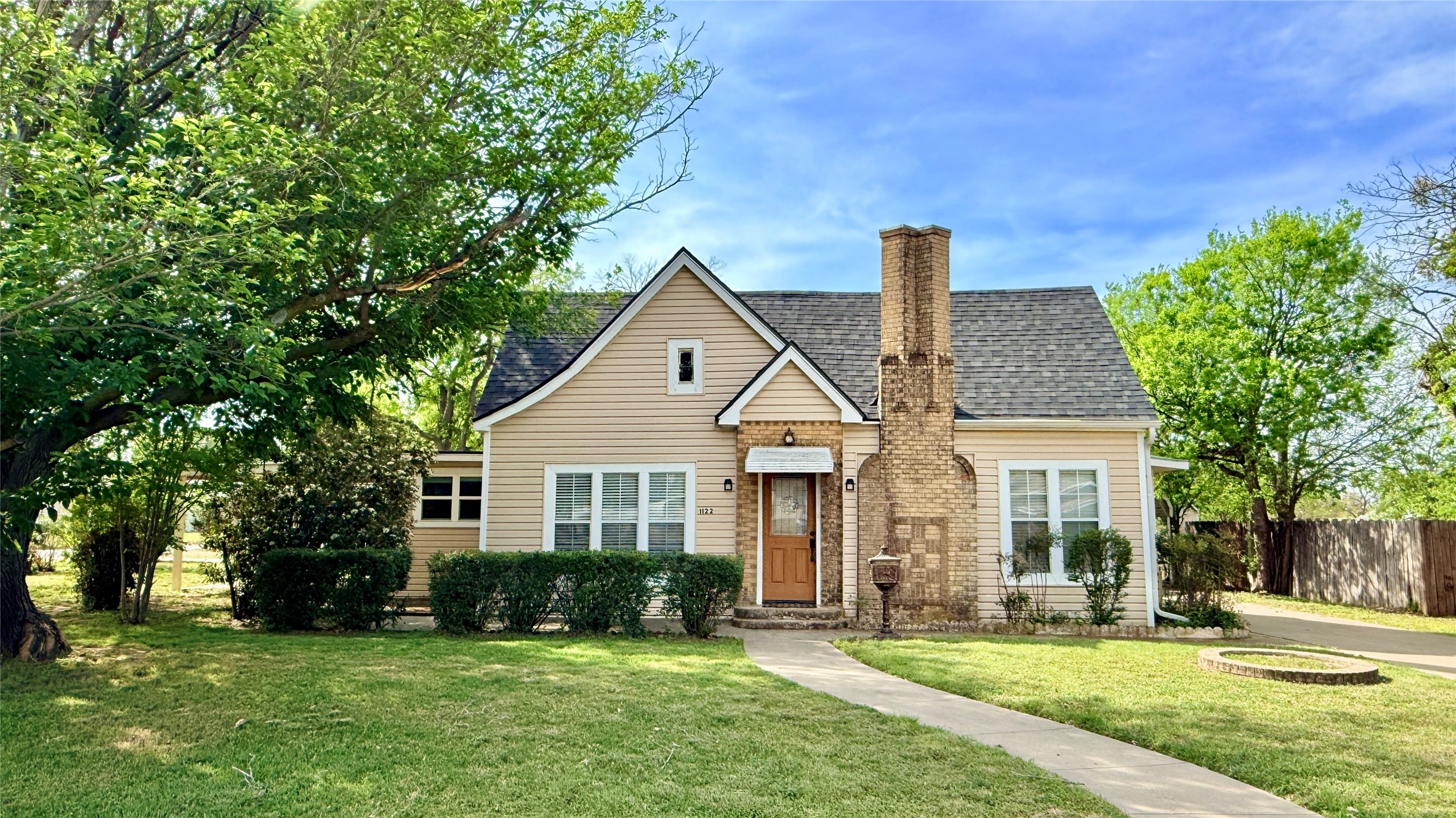 1122 4th Street Graham TX 76450