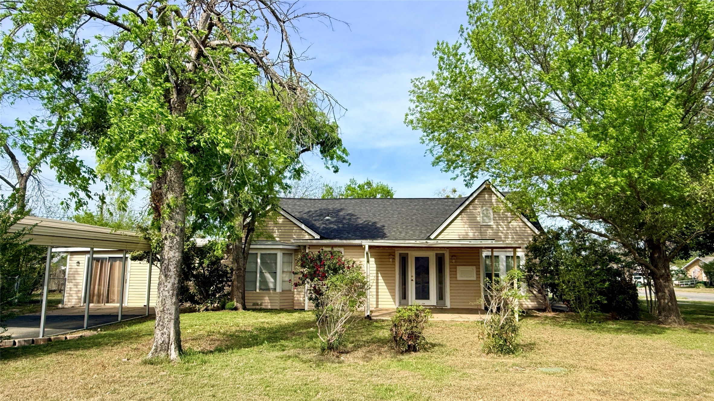 1122 4th Street Graham TX 76450