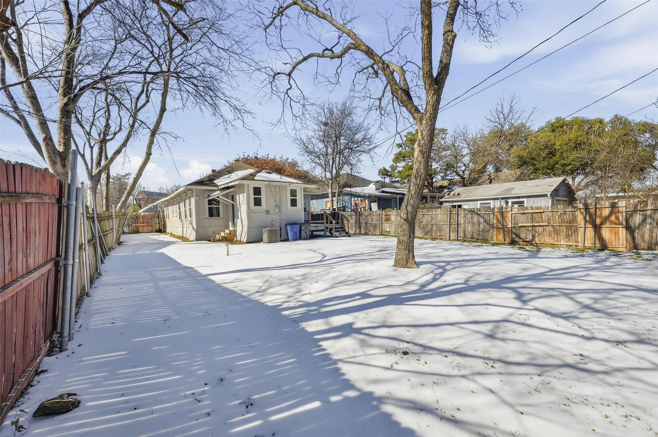 526 S Clinton Avenue Dallas TX 75208
