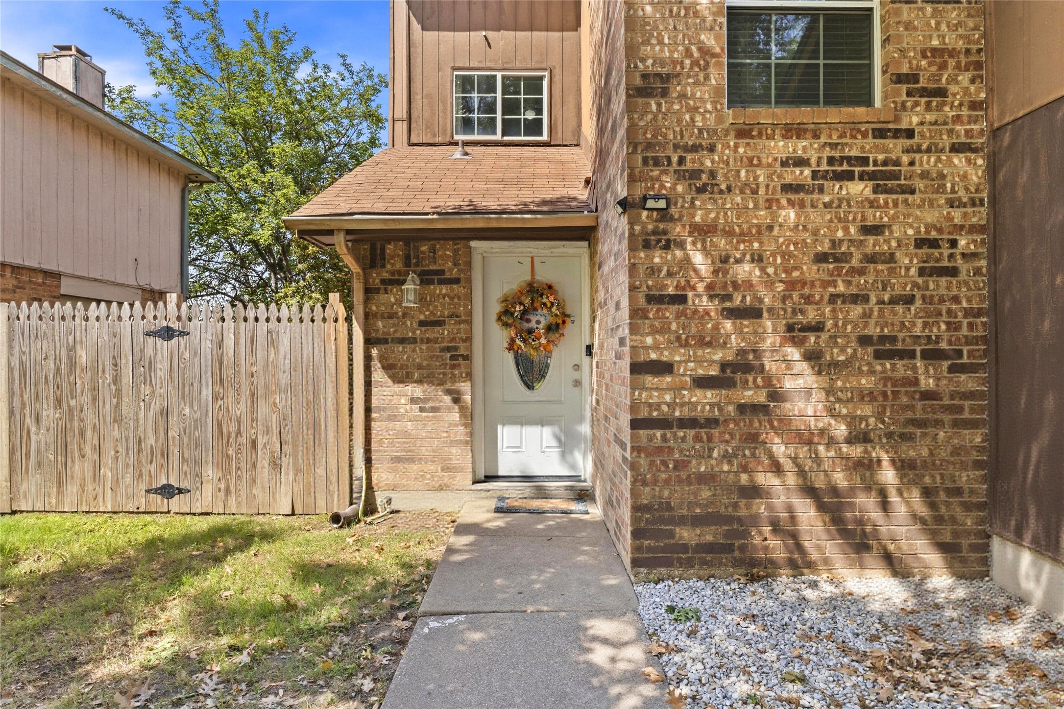 412 Victoria Grand Prairie TX 75052