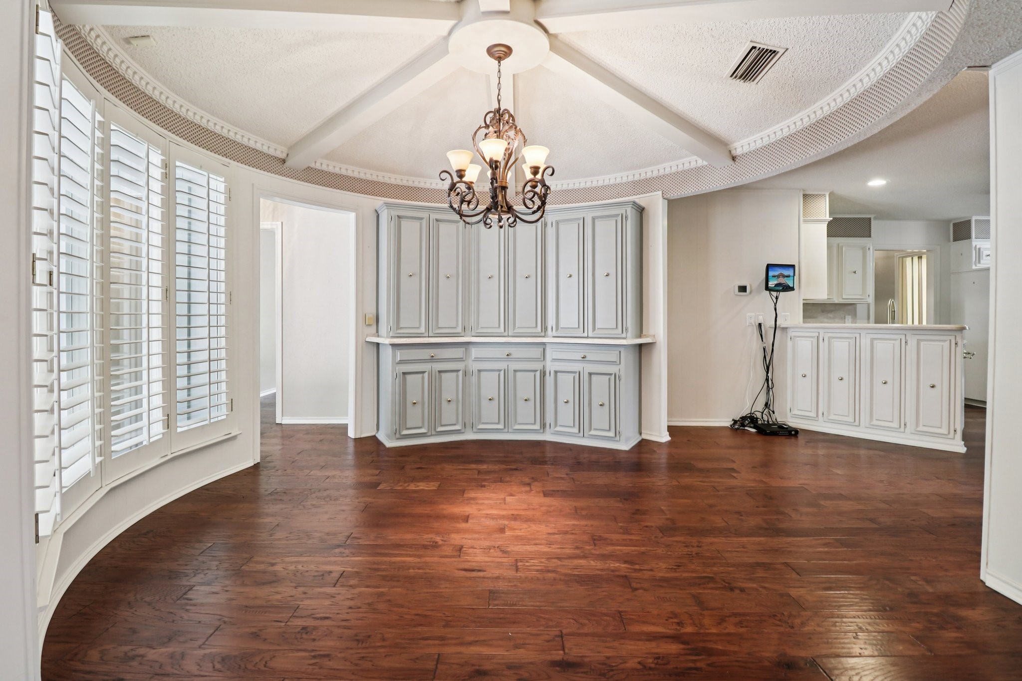 1015 Crowley Road Arlington TX 76012