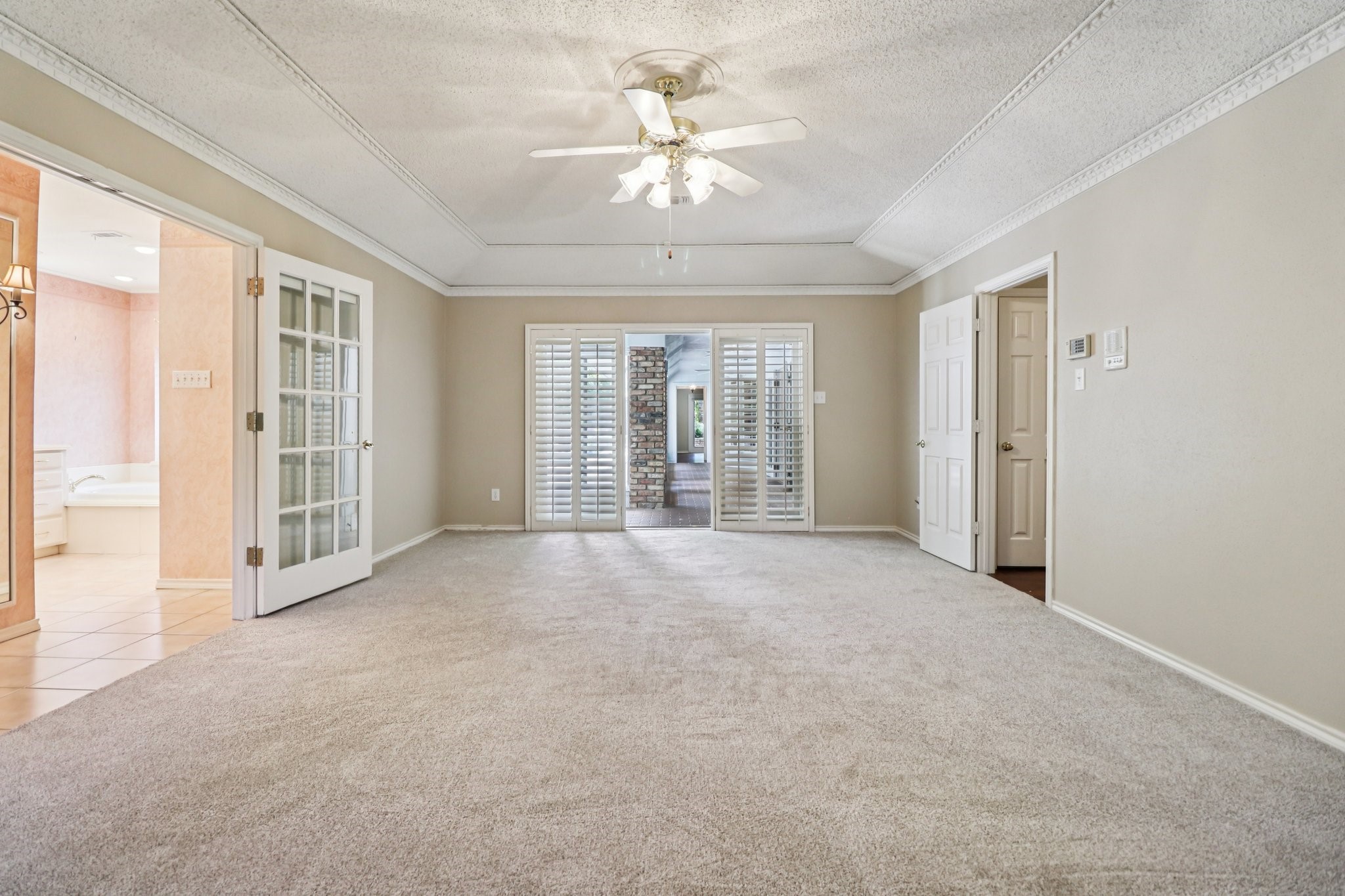 1015 Crowley Road Arlington TX 76012