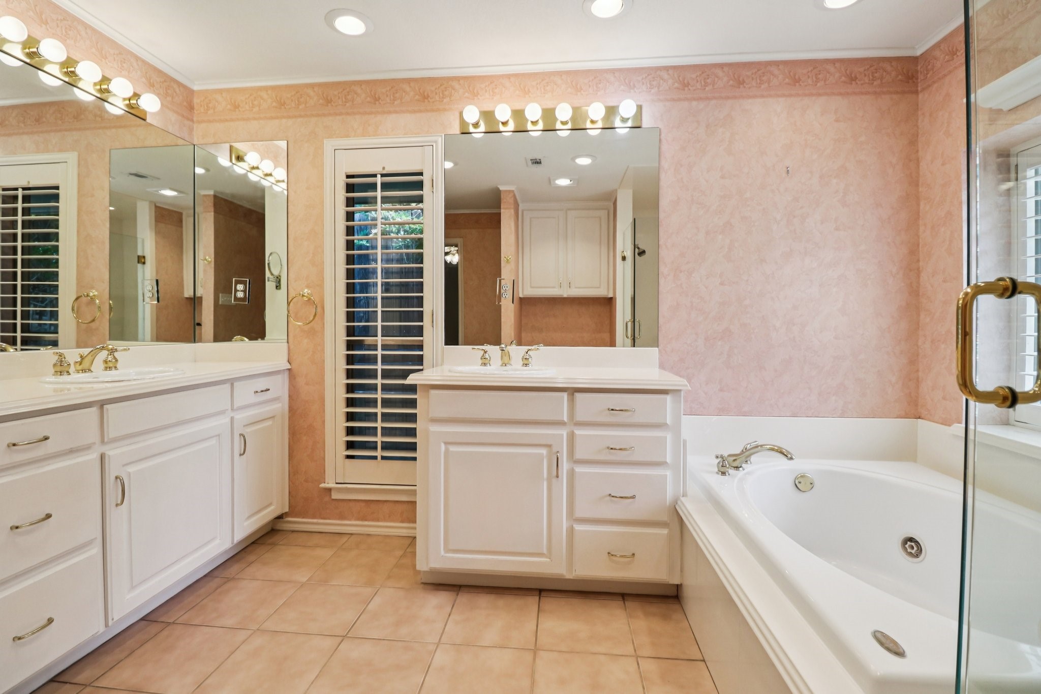 1015 Crowley Road Arlington TX 76012