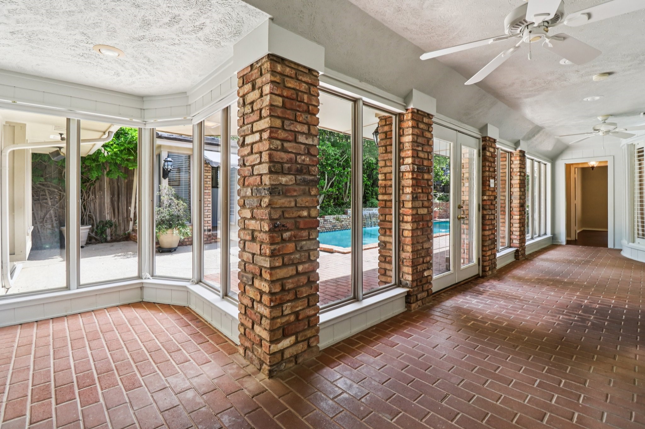 1015 Crowley Road Arlington TX 76012
