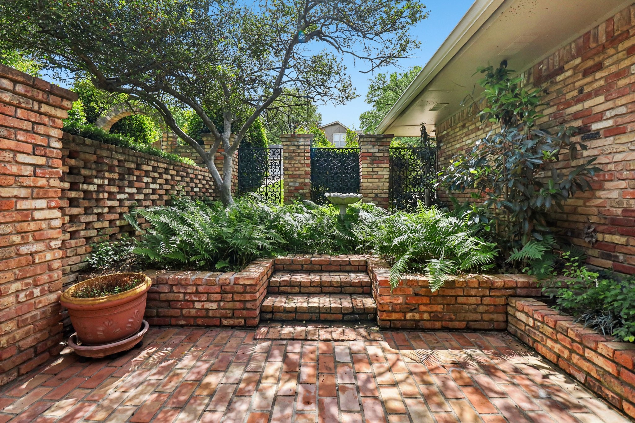 1015 Crowley Road Arlington TX 76012