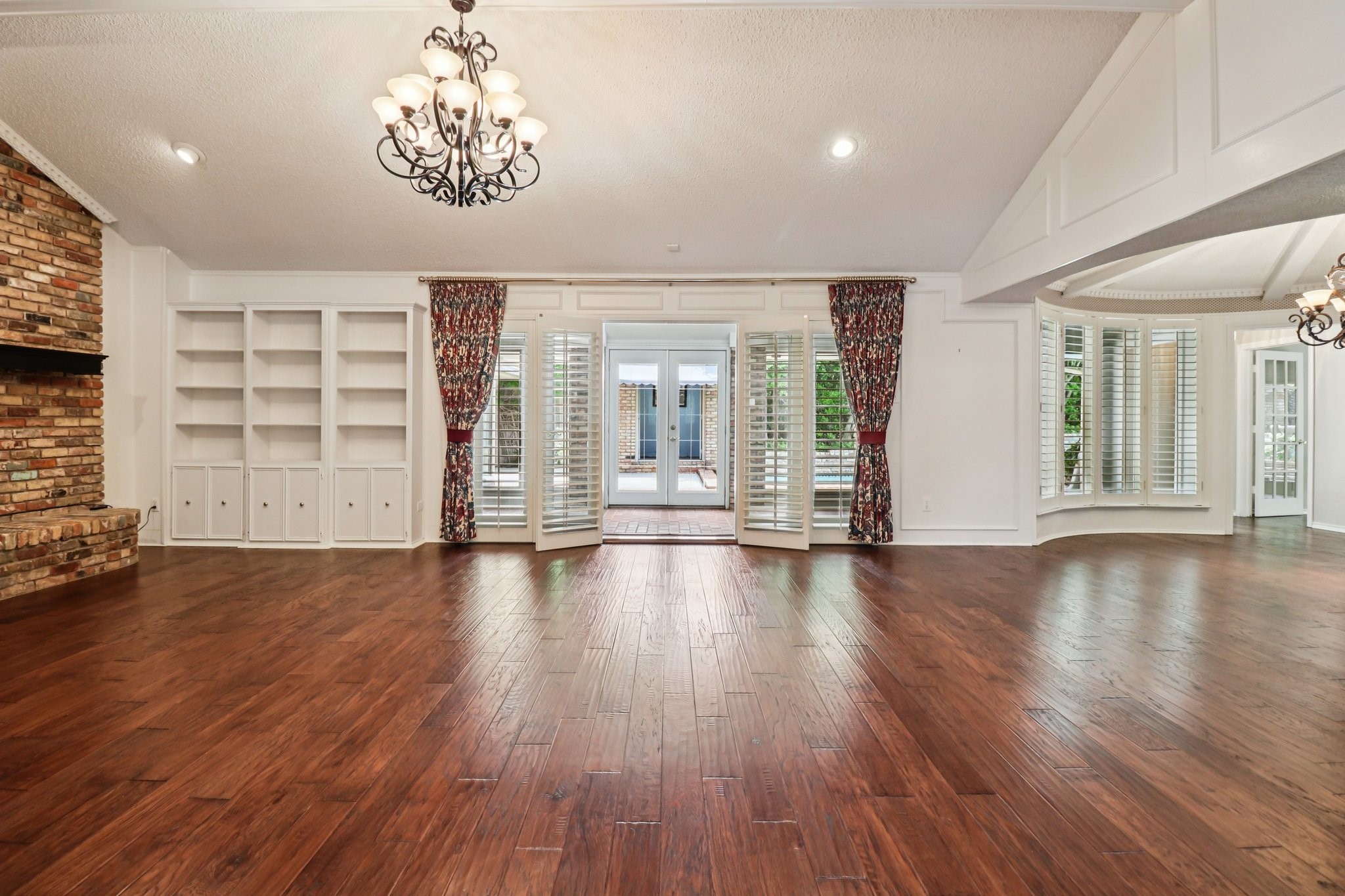 1015 Crowley Road Arlington TX 76012