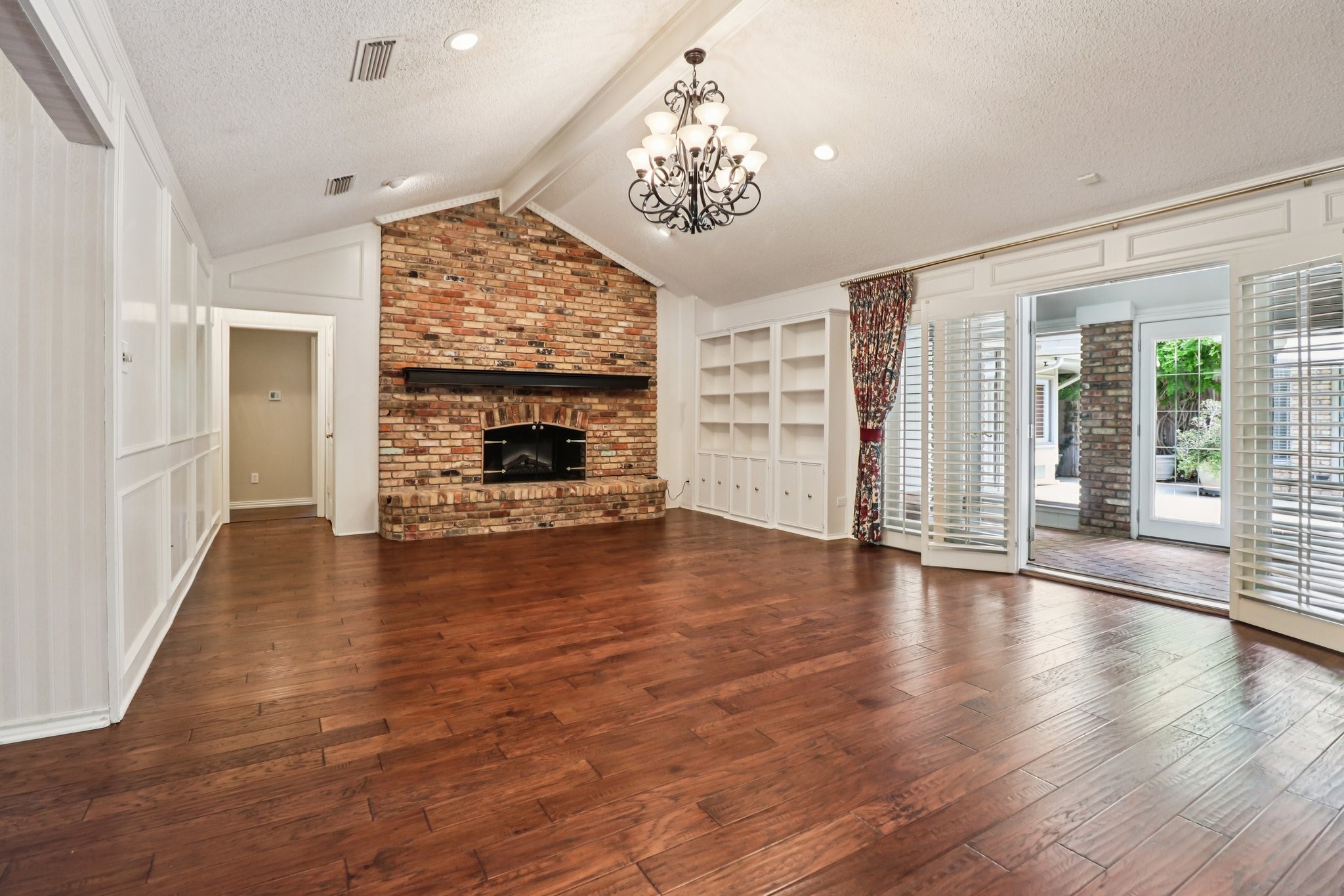 1015 Crowley Road Arlington TX 76012