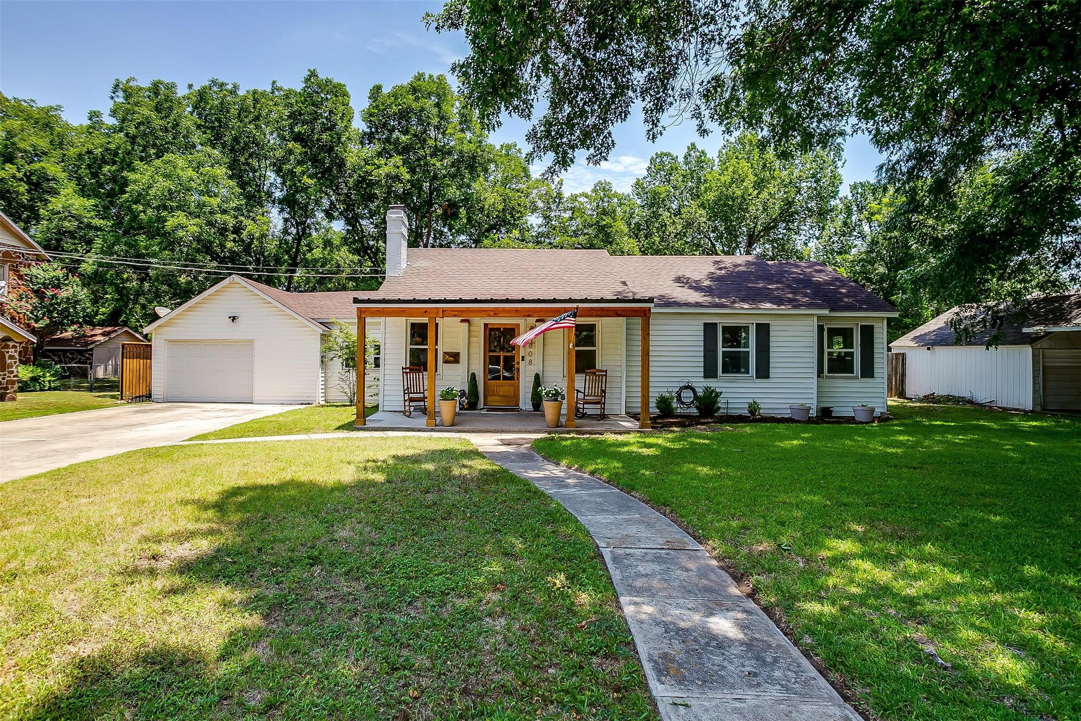 608 Frontier Street River Oaks TX 76114