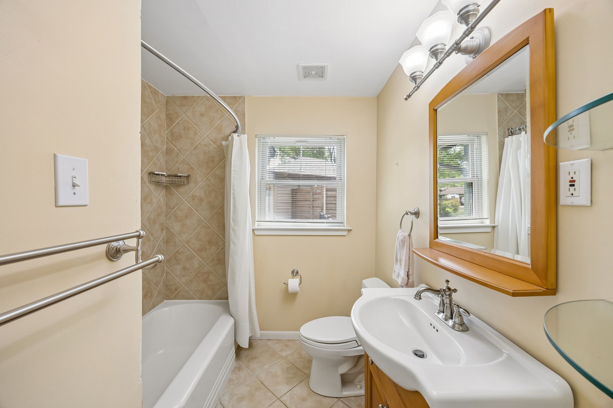 1131 Wicklow Drive Dallas TX 75218