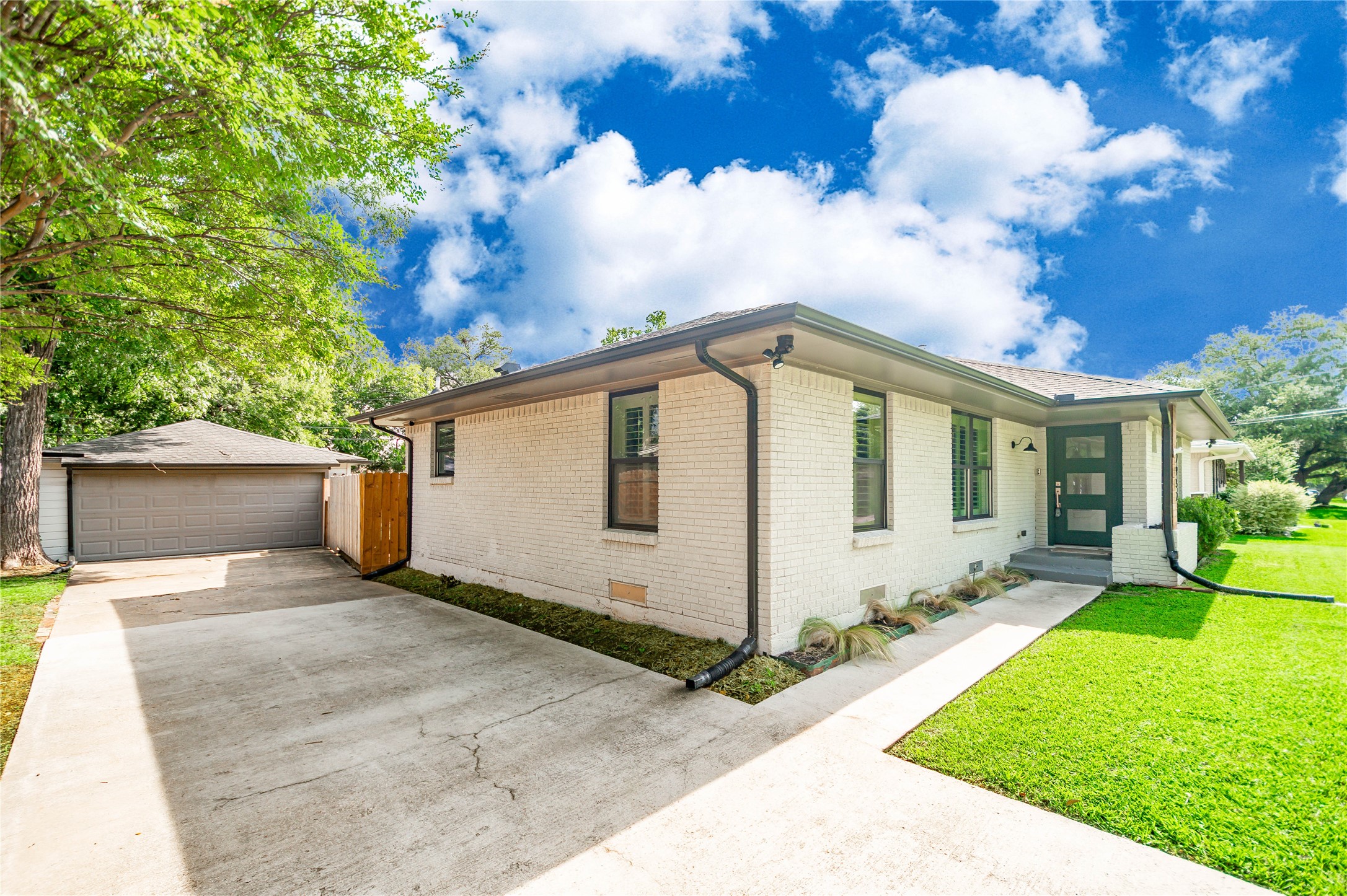 2952 Randy Lane Farmers Branch TX 75234