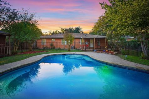 1011 Park Center Street Benbrook TX 76126