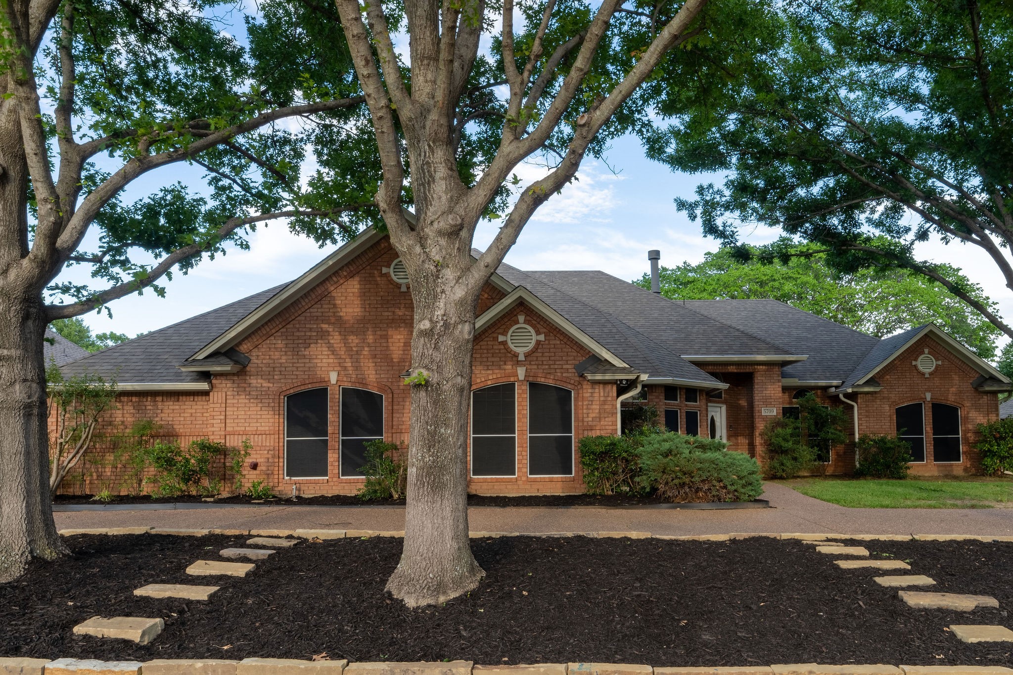 5709 Hidden Oaks Drive Colleyville TX 76034